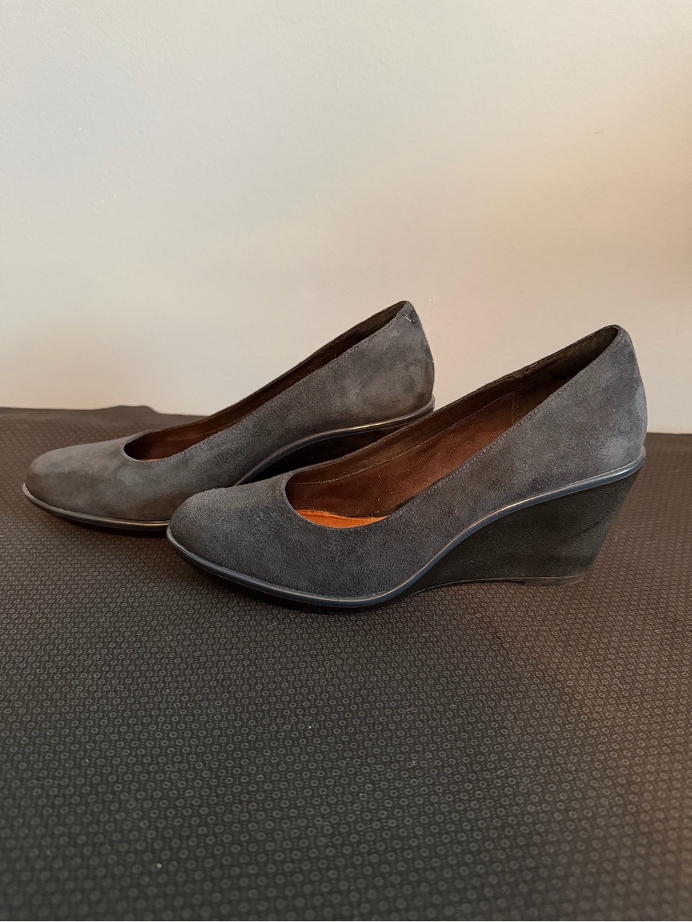 CLARKS ARTISAN Blue Suede Wedge Shoes. Women’s Size 8M